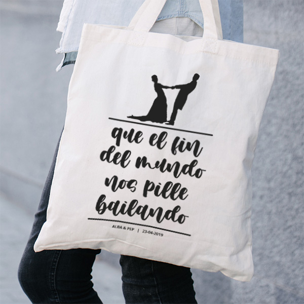 Bolsa personalizada boda - Que el fin del mundo nos pille bailando silueta - Imagen 2